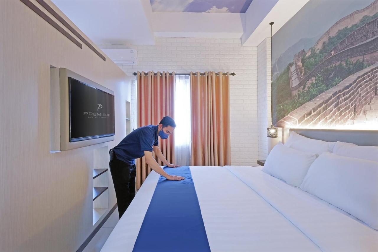 Premiere Hotel Tegal Exterior photo
