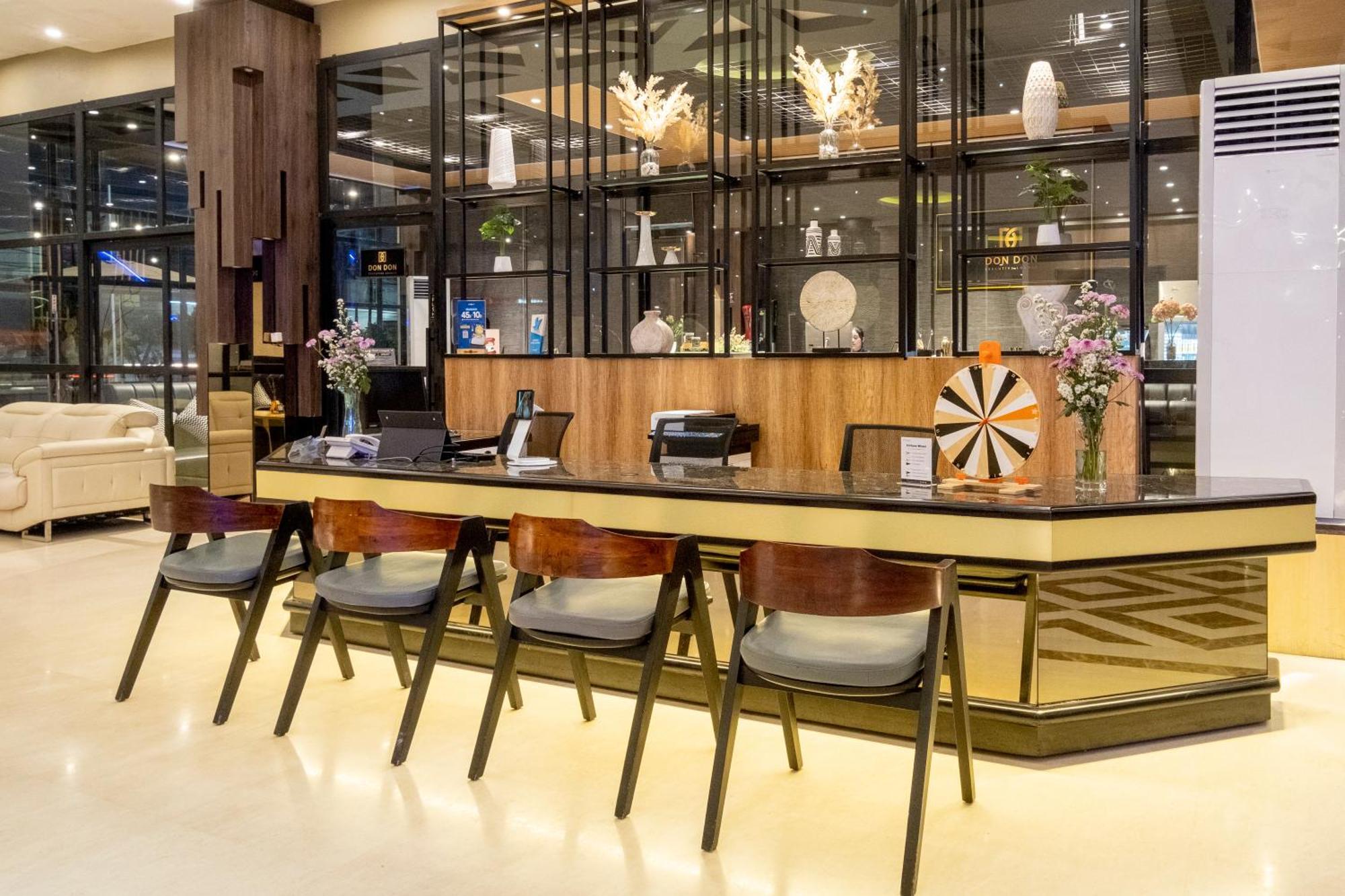 Premiere Hotel Tegal Exterior photo