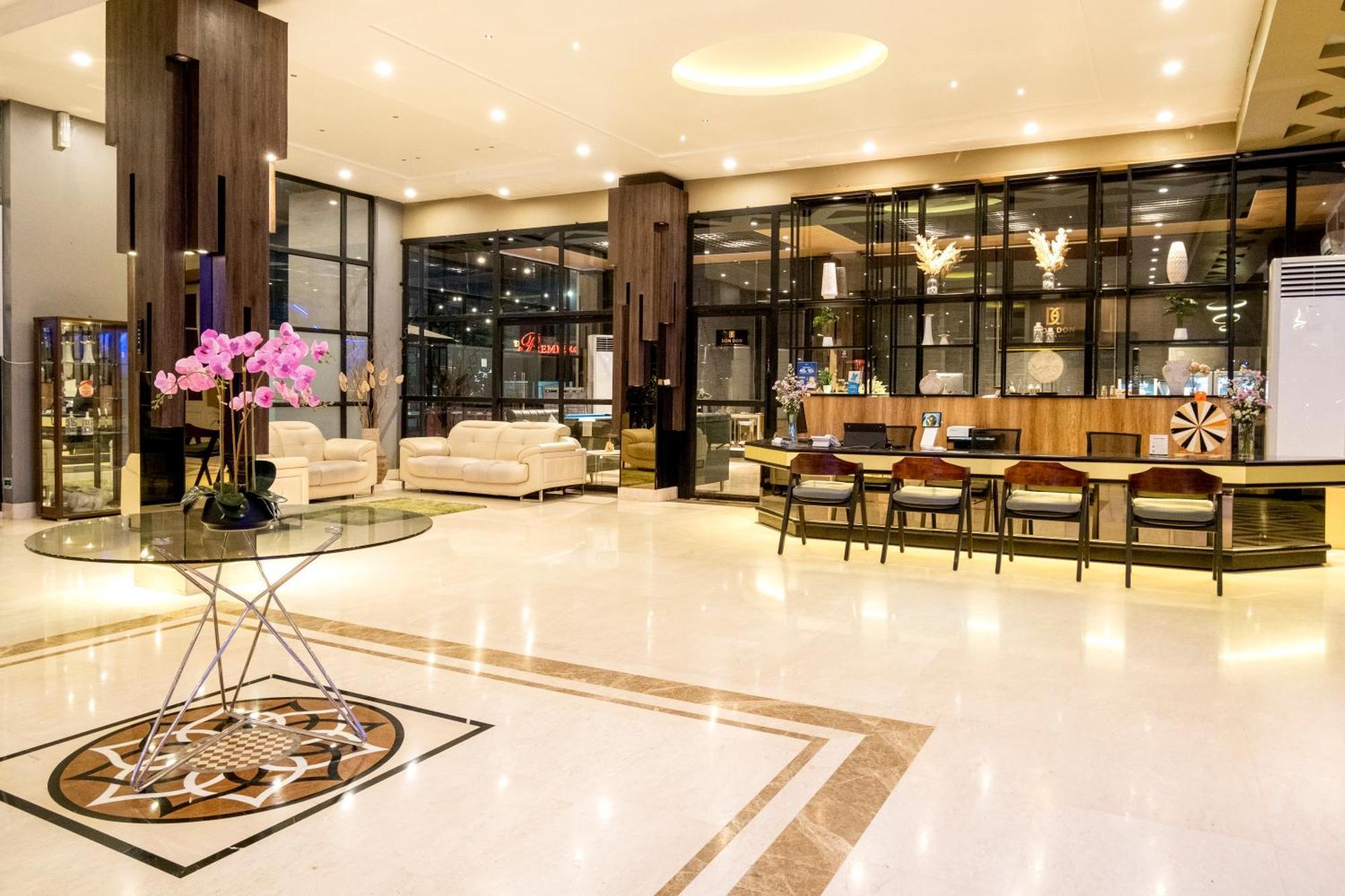 Premiere Hotel Tegal Exterior photo