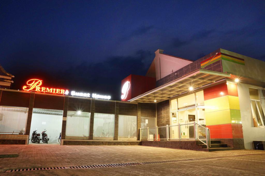 Premiere Hotel Tegal Exterior photo