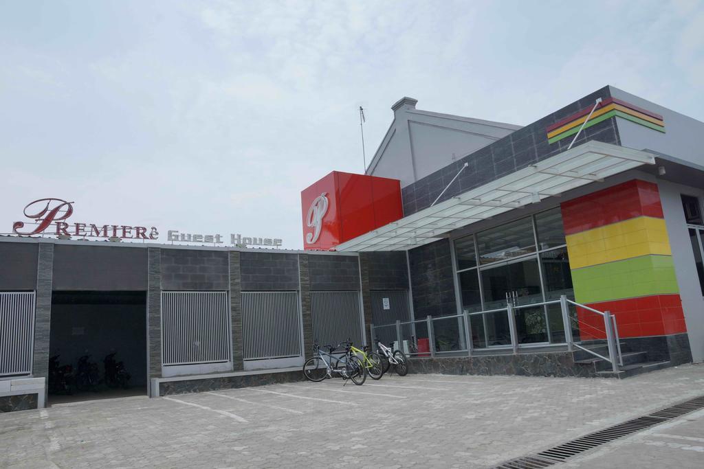 Premiere Hotel Tegal Exterior photo