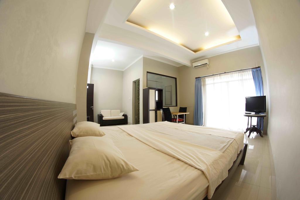 Premiere Hotel Tegal Exterior photo