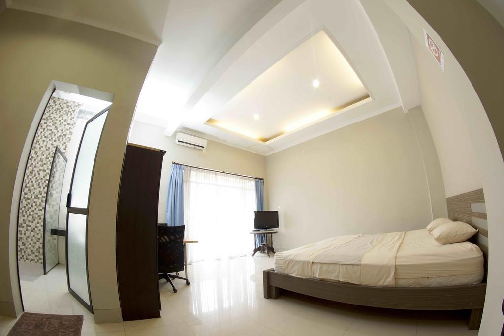 Premiere Hotel Tegal Exterior photo