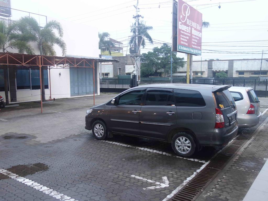 Premiere Hotel Tegal Exterior photo