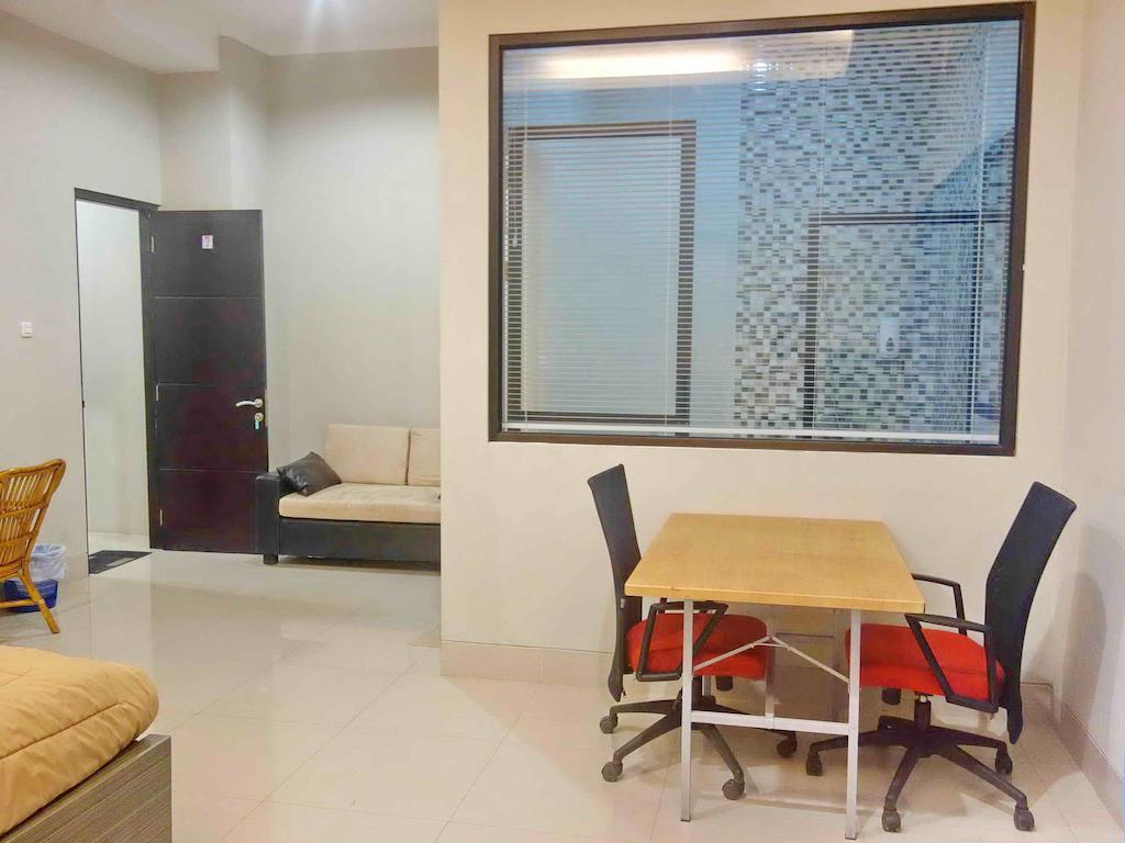 Premiere Hotel Tegal Room photo