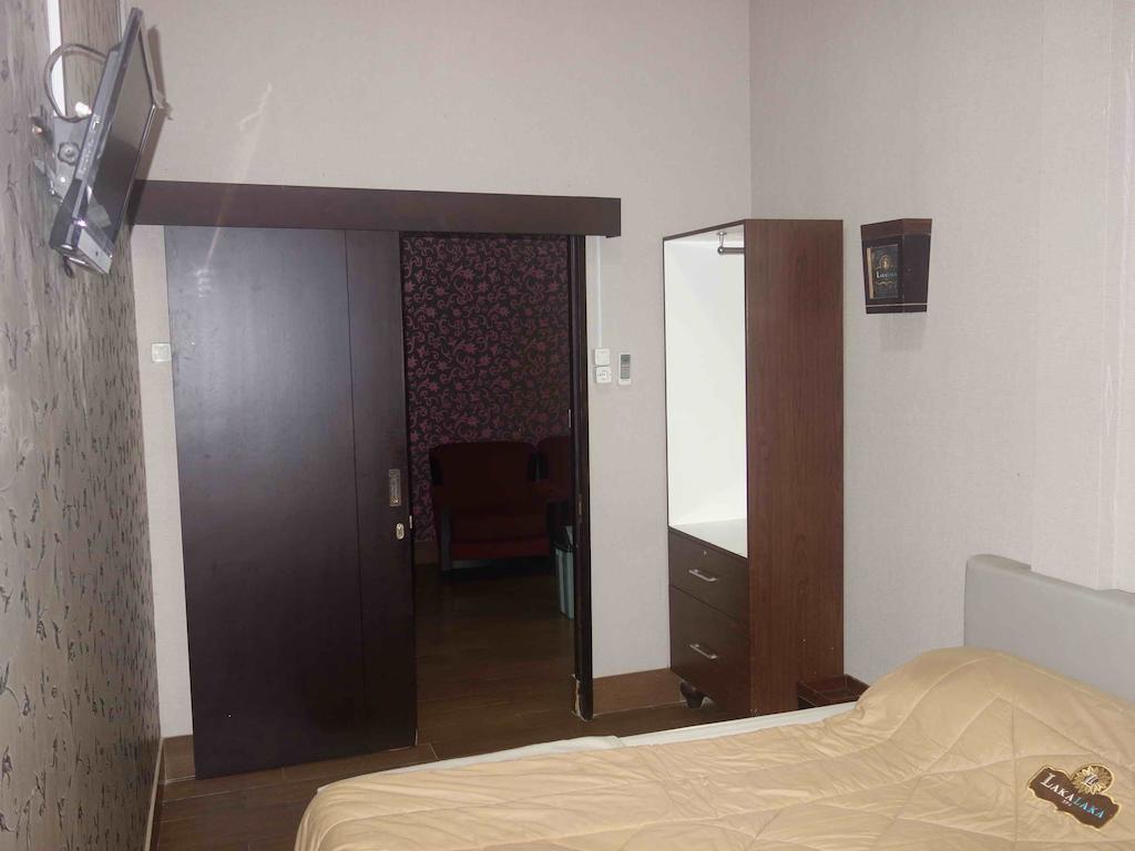 Premiere Hotel Tegal Room photo