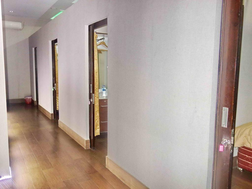 Premiere Hotel Tegal Room photo