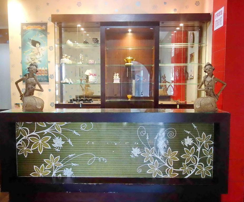 Premiere Hotel Tegal Exterior photo